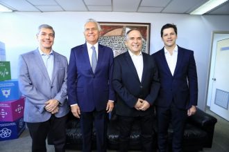 André Rocha, Ronaldo Caiado, Sandro Mabel e Daniel Vilela na cerimônia na Fieg